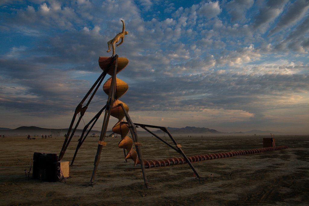 Bitcoin Price Crash is Burning Man’s Fault & Fed Will Hike Rates 3x: Tom Lee