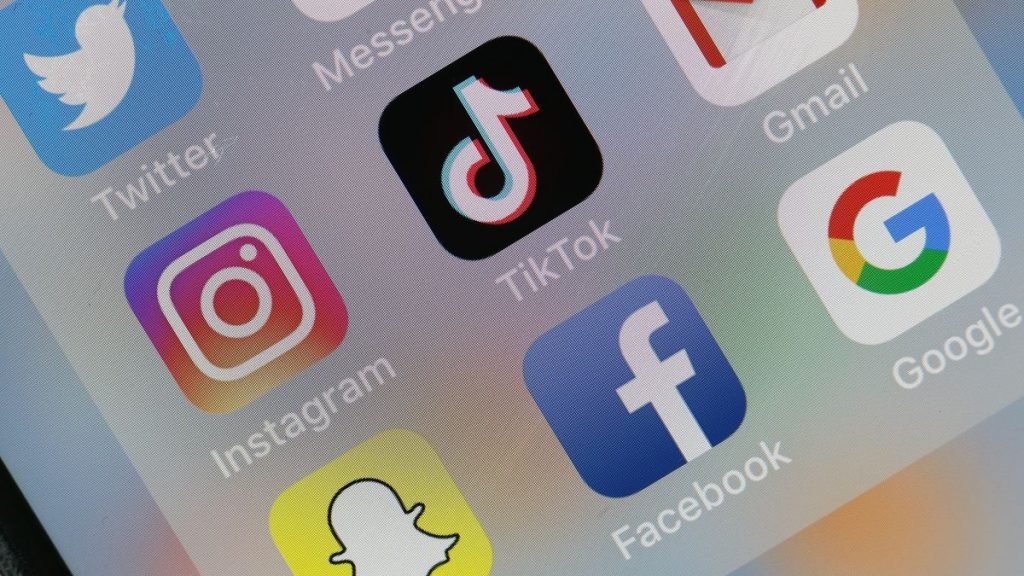 Facebook invests Rs 43,474 cr for 9.99% stake in Reliance Jio