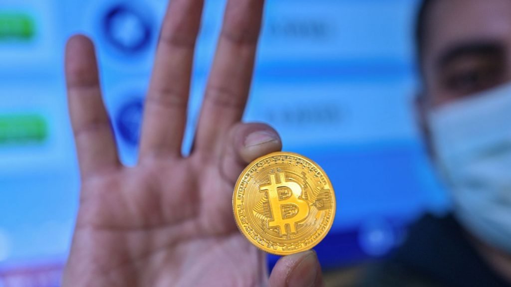 Bitcoin tops $30,000 for first time – Axios