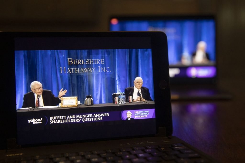 Warren Buffett Wants to Make You Happier, Smarter and Richer