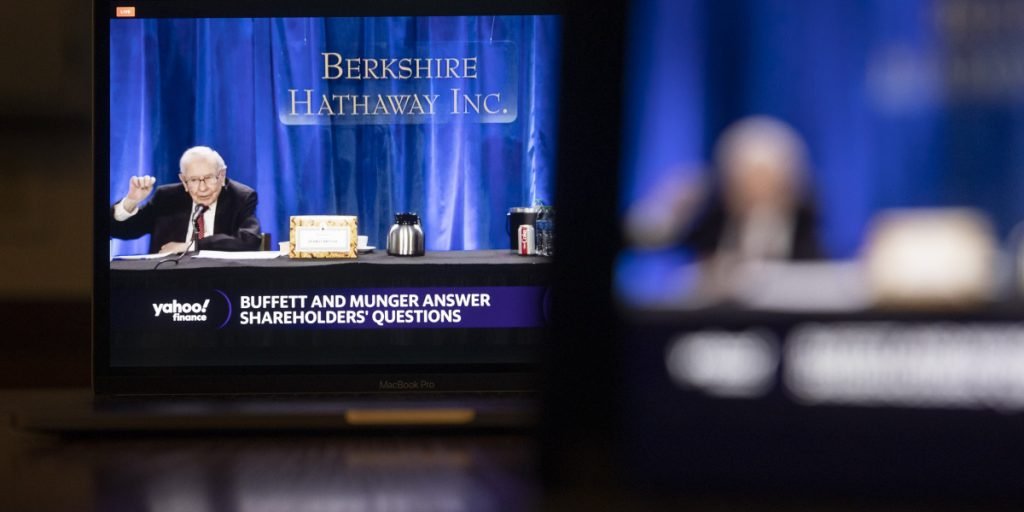 Warren Buffett’s latest big investment likes cryptocurrency