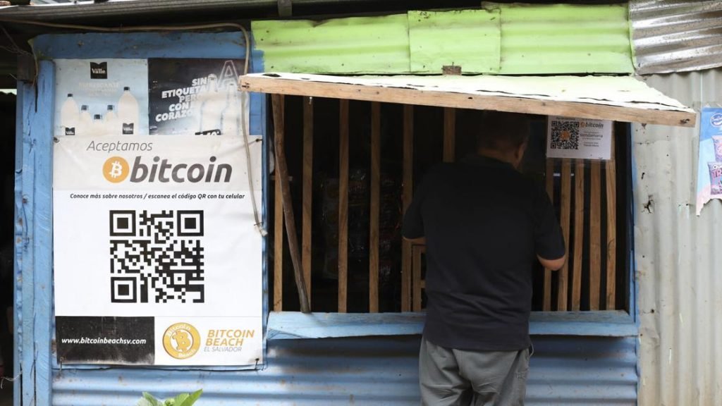 El Salvador offers $30 bitcoin starter account, use optional
