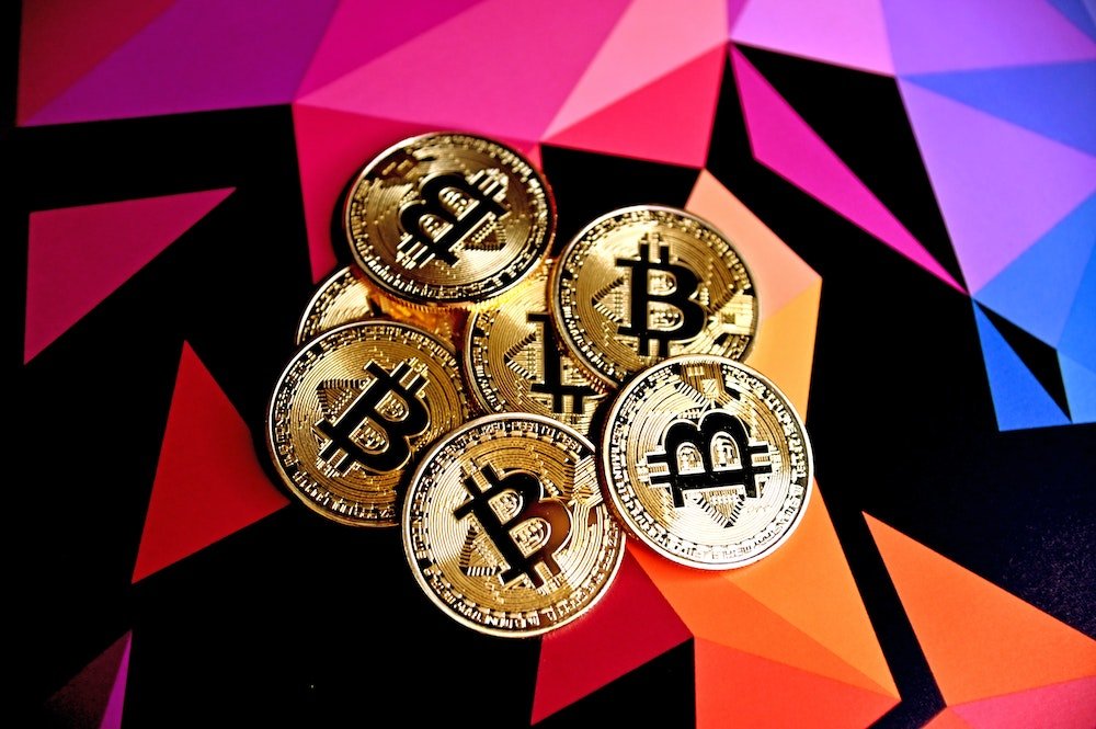 Keeping Your Bitcoins Safe: Hot Wallets vs. Cold Wallets
