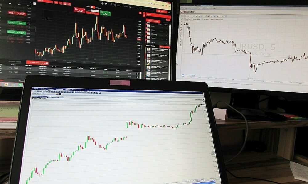 Polkadot, EOS, Dogecoin Price Analysis: 22 August