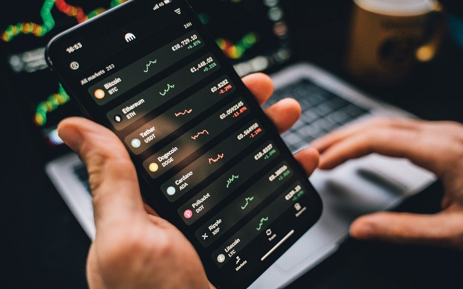 Amid Bitcoin crash, these cryptos profited above 1000% in the past week