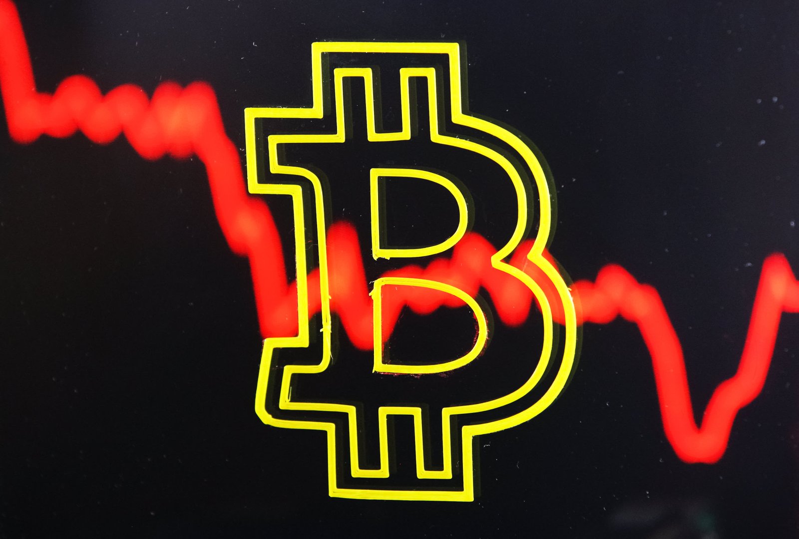 Bitcoin falls slightly in choppy trading day following strong inflation report