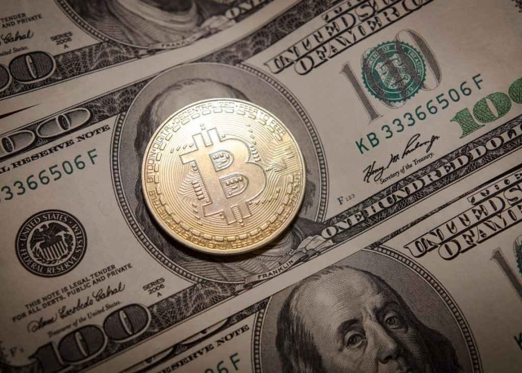 Ark Invest’s Cathie Wood Says Banks Are Losing Talent To Crypto