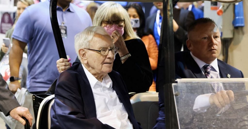 Warren Buffett slams Wall Street, extols cash at Berkshire meeting – Reuters