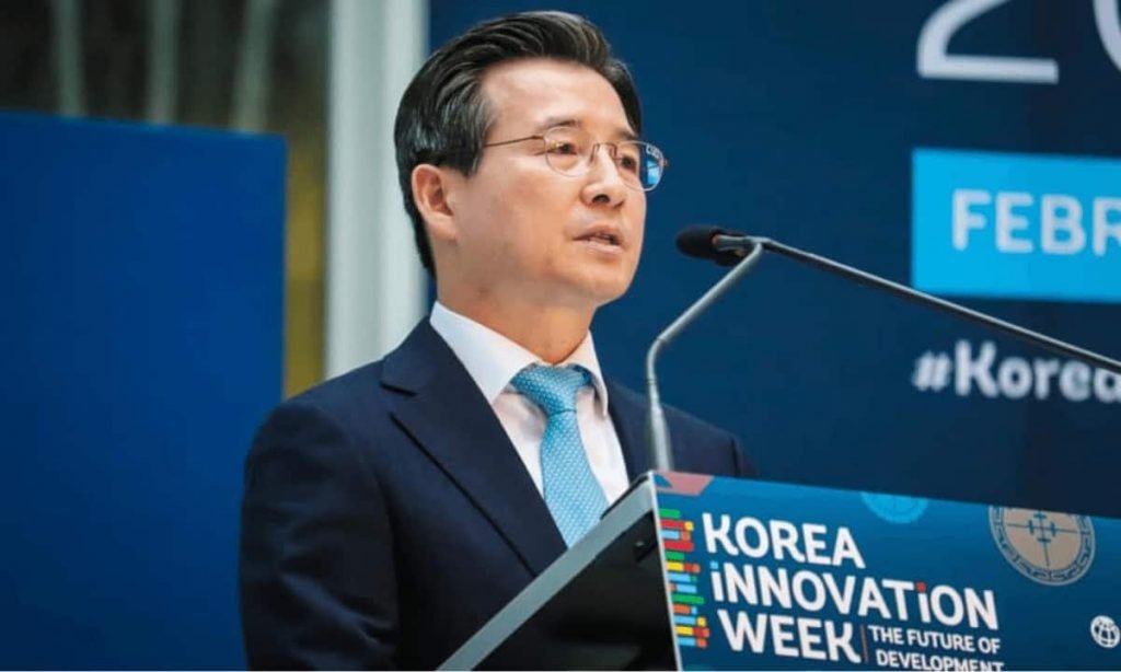 South Korea’s Former Vice Minister of Economy Becomes the CEO of a Blockchain Institute