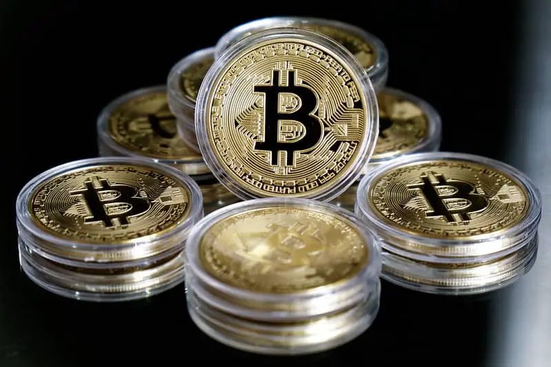 Bitcoin’s Value Debate: Diversification Vs. Long-Term Hold Amidst Uncertainty 