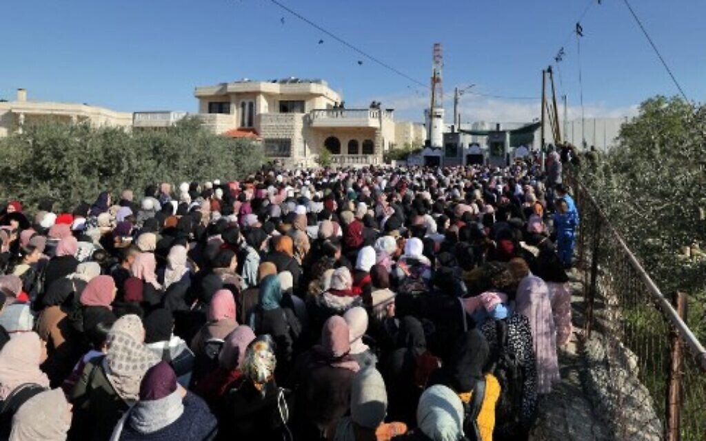 Security forces on alert in Jerusalem as tens of thousands at Friday Ramadan prayers