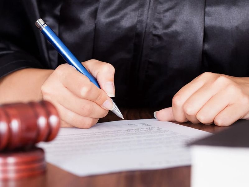 Bitcoin Miner Riot Sues Peer Rhodium Enterprises for Alleged $26M in Unpaid Fees