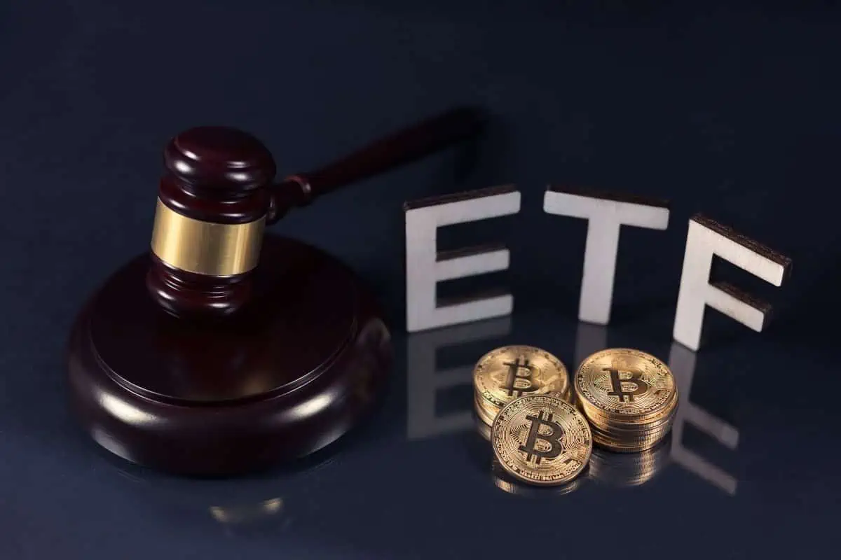 Bitcoin Takes Center Stage: WisdomTree & BlackRock Spark ETF Frenzy
