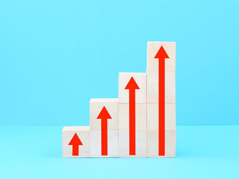 Bitcoin Cash Futures Traders Lose Most in 2 Years as Prices Spike to $320