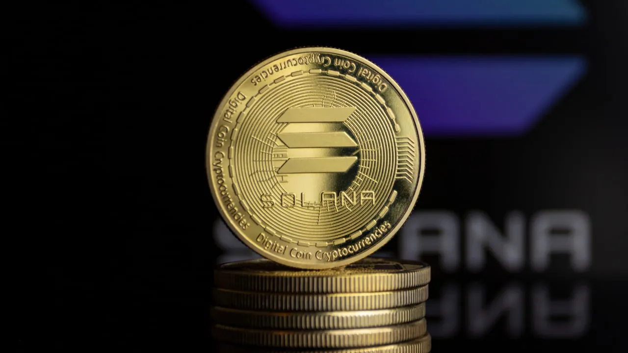 Solana Rally Cools as Bitcoin and Ethereum Hold Steady and These Alts Surge