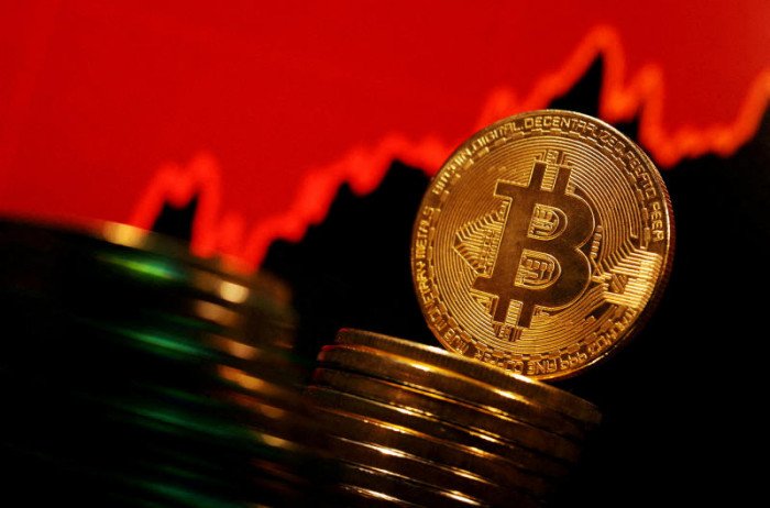 Bitcoin retreats to 1-month low as ETF-led enthusiasm wanes