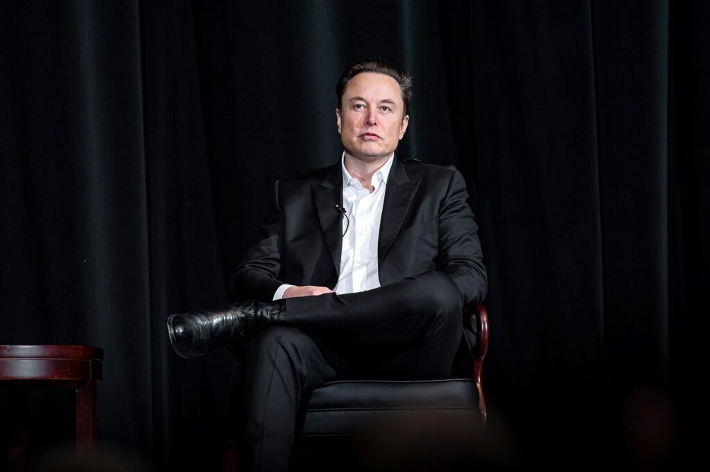 Elon Musk Questions Microsoft’s New Laptop Setup Process, Calls For Change