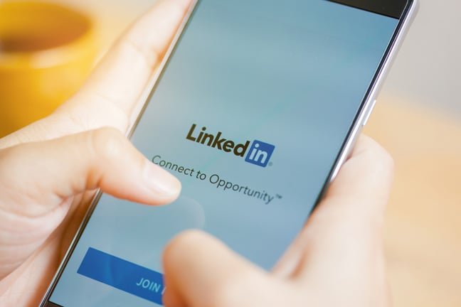 Viva la revolución: LinkedIn profile visitor lists belong to the people, says Noyb