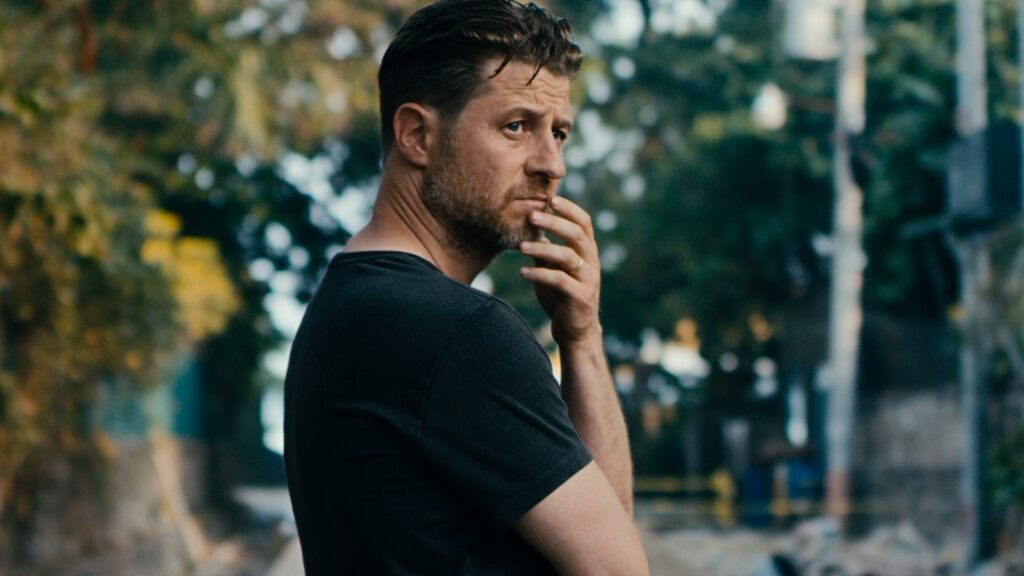 Ben McKenzie Is Trying to Tell You Something