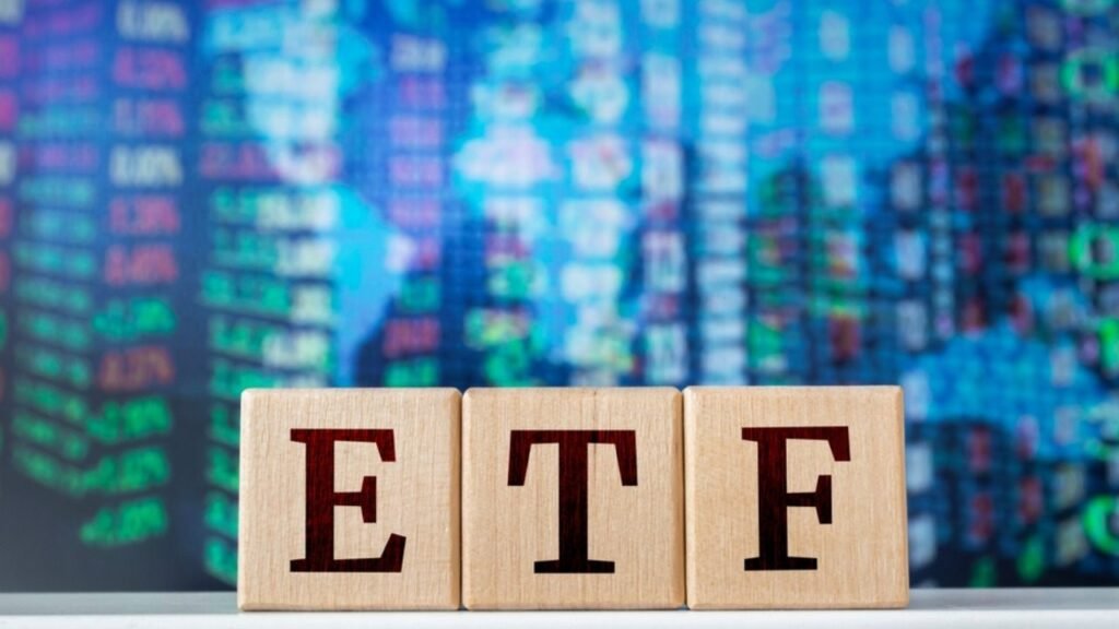 Crypto ETFs Split as Ether, HYPE and Solana Gain While Bitcoin Loses $295 Million